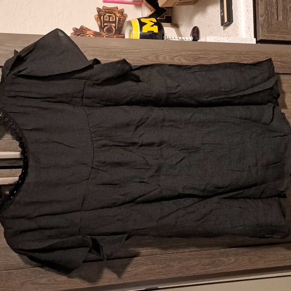♥️New Plus size black v neck top - Picture 11 of 11